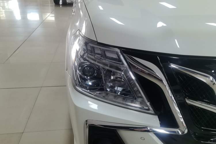 Used Nissan Patrol  Right Front Headlight