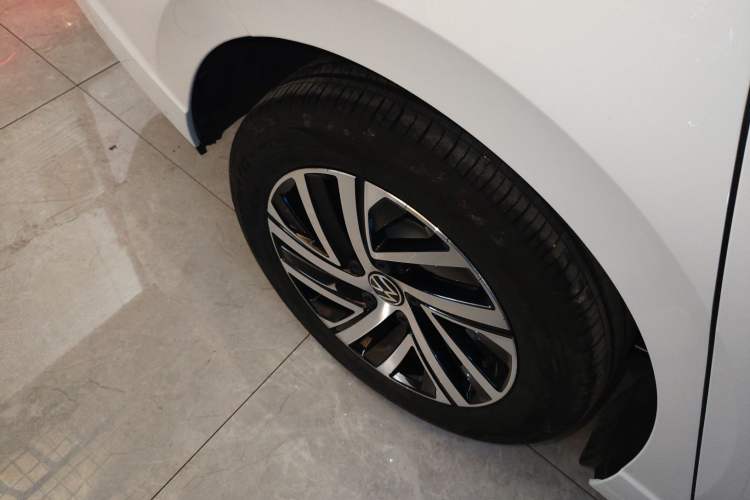 Used Volkswagen Lavida 2024 300TSI DSG Starry Sky Leading Edition Right Rear Wheel Hub