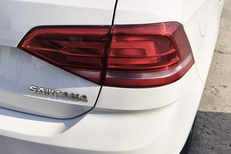 Used Volkswagen Santana 2015 Haval H6 1.6L Automatic Luxury Model Right Rear Taillight