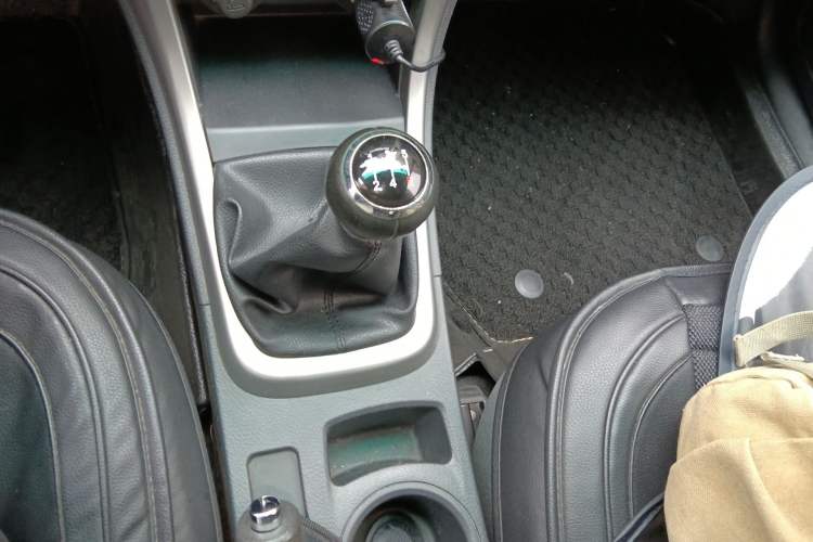 Used BYD F3 2015 Energy-Saving Edition 1.5L Manual Luxury Model Gear Lever