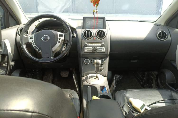 Used Nissan Qashqai 2015 2.0 XV Coolray CVT 2WD Center Console