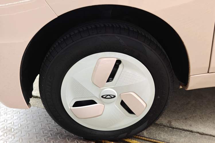 Used Chery QQ Ice Cream 2022 Taohuanxi Sweet Peach Edition Left Front Wheel Hub