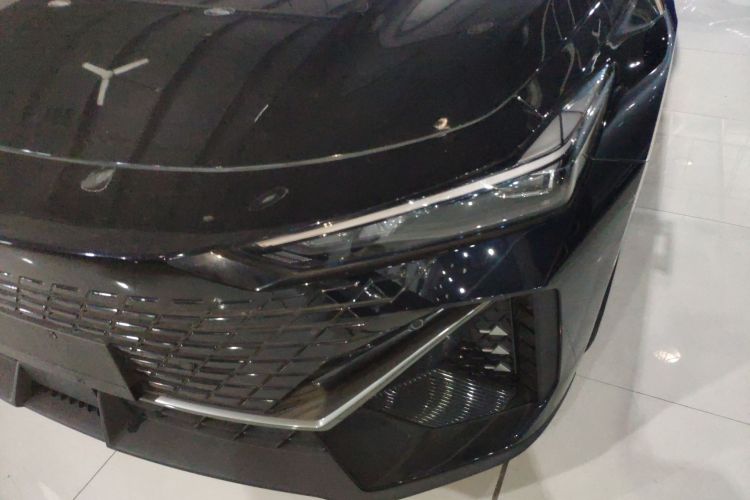 Used Changan UNI-V iDD 2023 ZhiDian iDD 1.5T 113km Smart & Fun Version