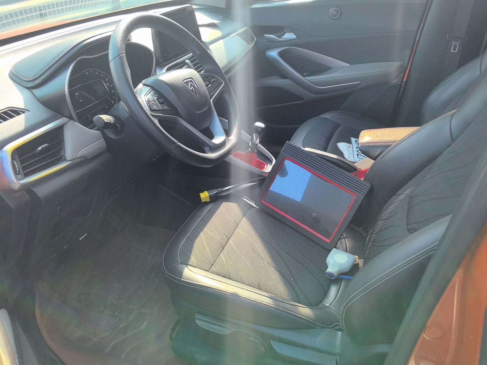 المقاعد الأمامية داخل السيارة