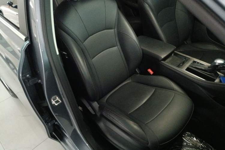 Used Roewe i5 2026 Model 1.5L CVT Luxury Version
