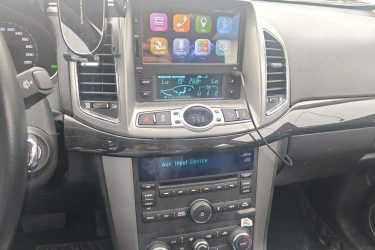 Used Chevrolet Captiva 2015 2.4L 4x4 Flagship Edition 7-Seater Audio And AC Panel