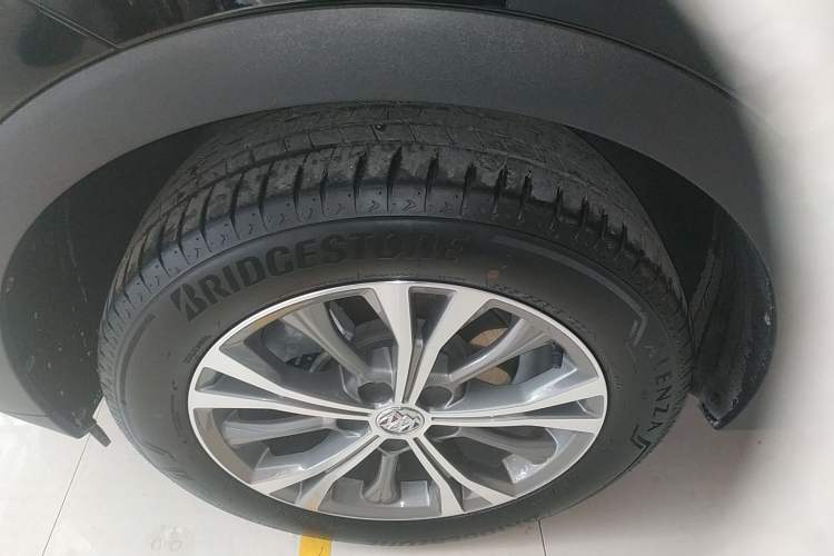 Used Buick Envision 2023 Encore Plus 652T Five-Seat Luxury Model Left Front Wheel Hub