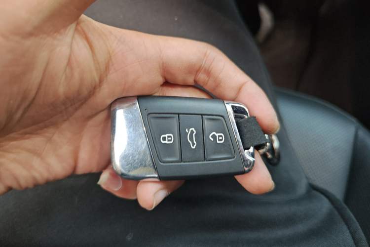 Used Volkswagen Passat 2023 Facelift 330TSI Prestige Edition Vehicle Key