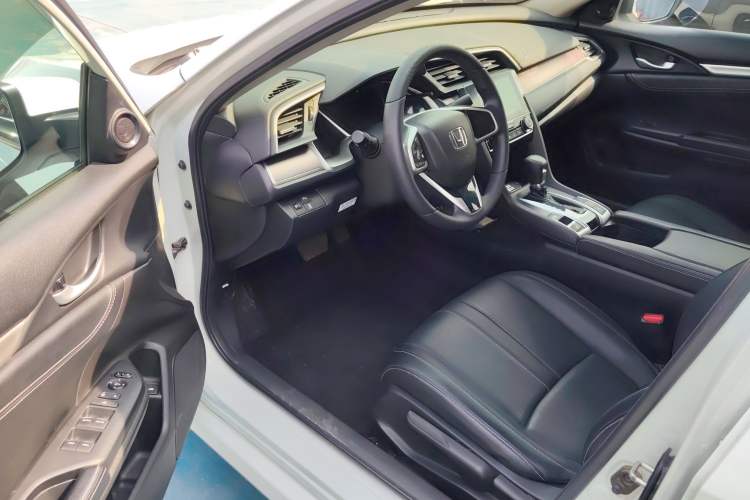 Used Honda Civic 2016 220TURBO CVT Luxury Edition
