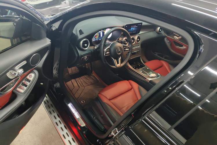 Used Mercedes-Benz GLC Coupe 2020 GLC 300 4MATIC Coupe SUV Driver Seat