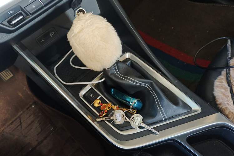 Used Geely Auto Vision X3 2020 1.5L CVT Luxury Model Gear Lever