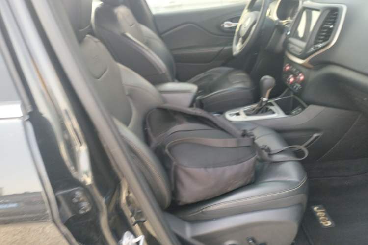 Used Jeep Cherokee 2017 2.0L Superior Edition