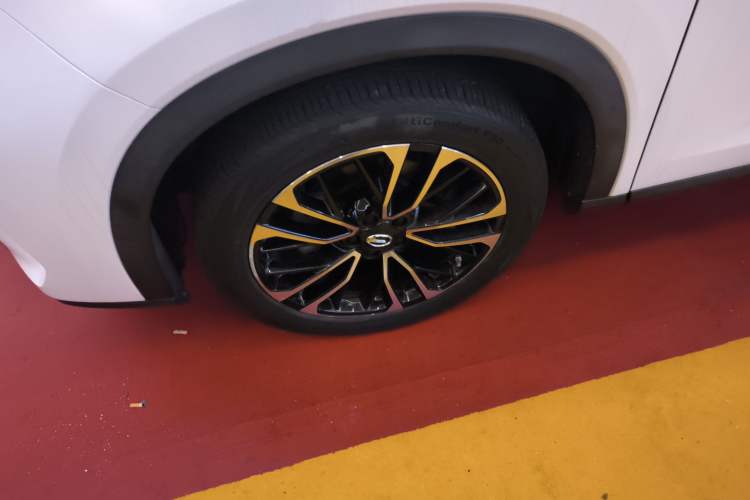 Used GAC Trumpchi GS4 PLUS 2021 270T Automatic Star Edition Left Front Wheel Hub