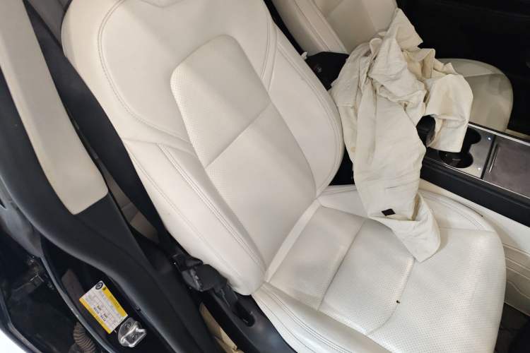 Used Tesla Model Y 2023 Rear-Wheel-Drive Version
