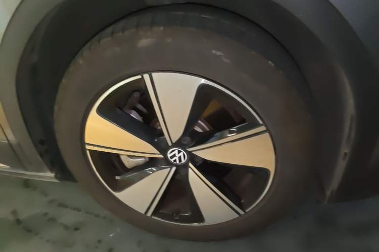 Used Volkswagen ID.6 X 2022 Pure Edition Right Front Wheel Hub