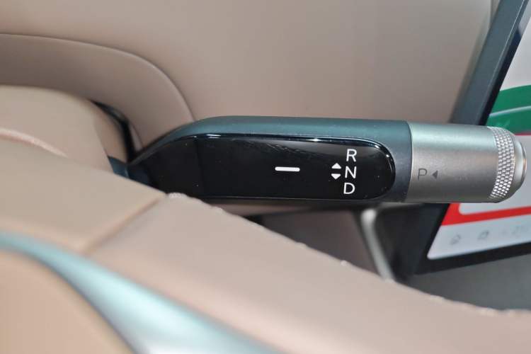 Used ONVO Luxeed L90 2025 Model—Max Six-Seater Version
