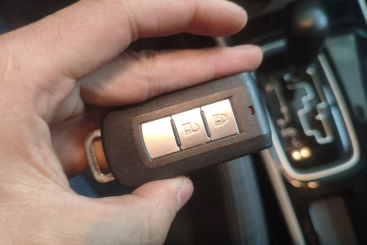 Used Mitsubishi Outlander 2019 2.0L Two-Wheel Drive Comfort Edition 5 Seats China V Standard