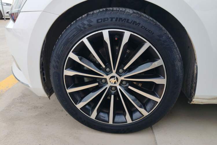 Used Skoda Superb 2016 TSI280 DSG Innovation Edition Left Front Wheel Hub