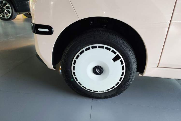 Used Chery QQ Ice Cream 2024 Edition Youth Version 120km Milkshake