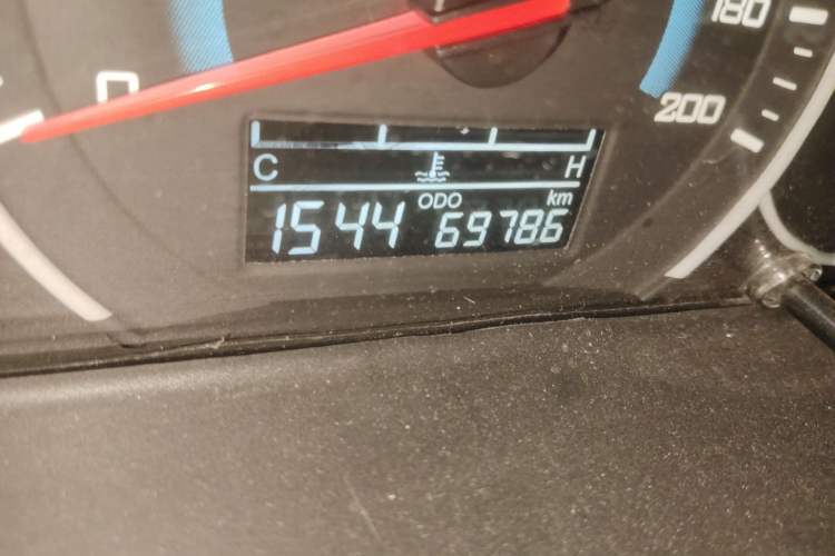 Used Wuling Rongguang V 2016 1.5L Standard Version Odometer Close Up