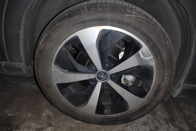 Used BYD Song PLUS New Energy 2021 DM-i 110KM Flagship PLUS Right Front Wheel Hub