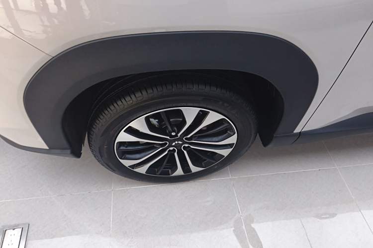 Used Wuling Xingguang 560 New Energy 2026 Model, Plug-in Hybrid, 125 km, Luxury Version Left Front Wheel Hub