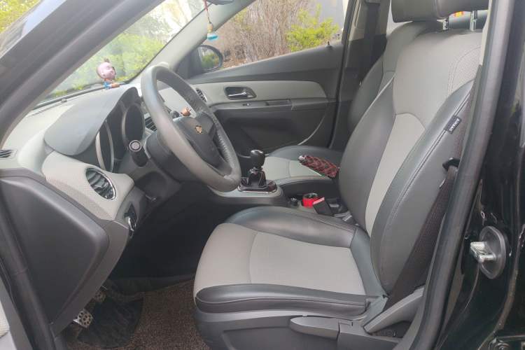 Used Chevrolet Cruze 2013 1.6L SE MT Left Front Seat