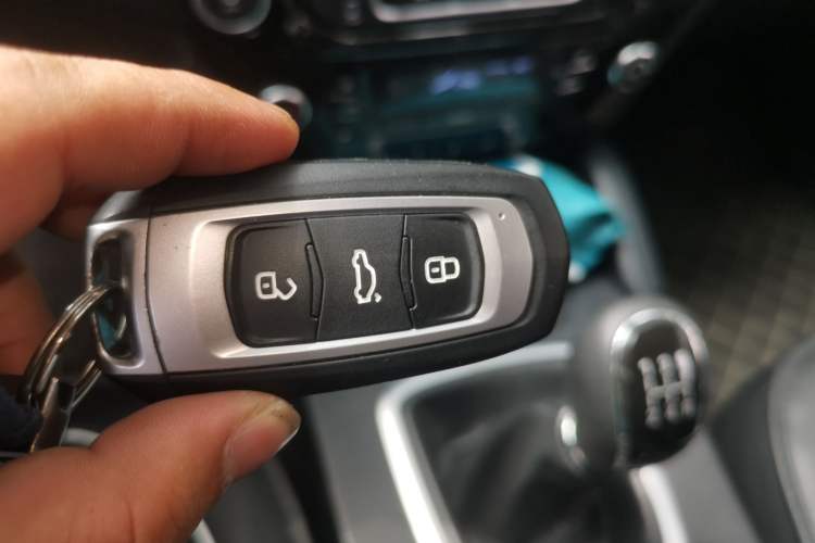 Used Geely Auto Vision X6 2016 1.8L Manual Luxury Model
