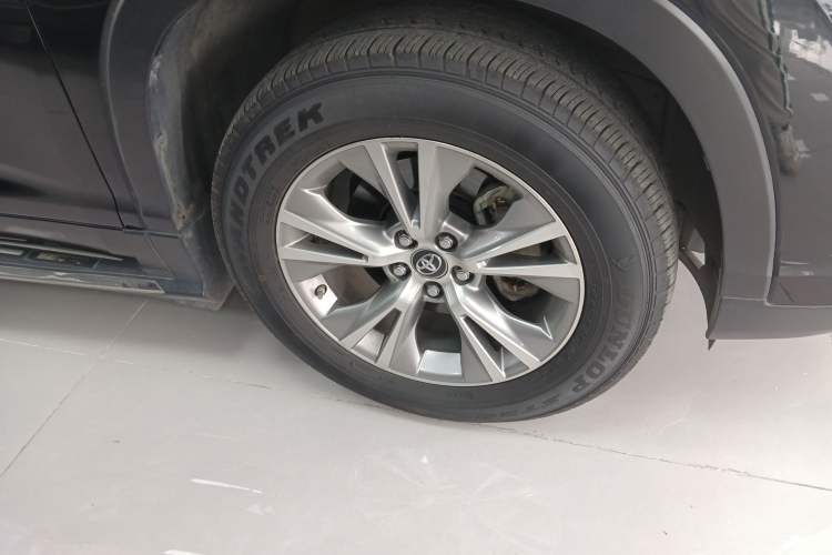 Used Toyota Highlander 2018 2.0T Four-Wheel Drive Elite Edition 7 Seats China VI Standard Right Front Wheel Hub