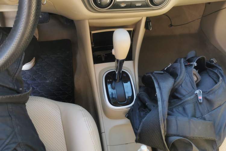 Used Nissan Sylphy 2018 Classic 1.6XE+ CVT Leading Edition Gear Lever