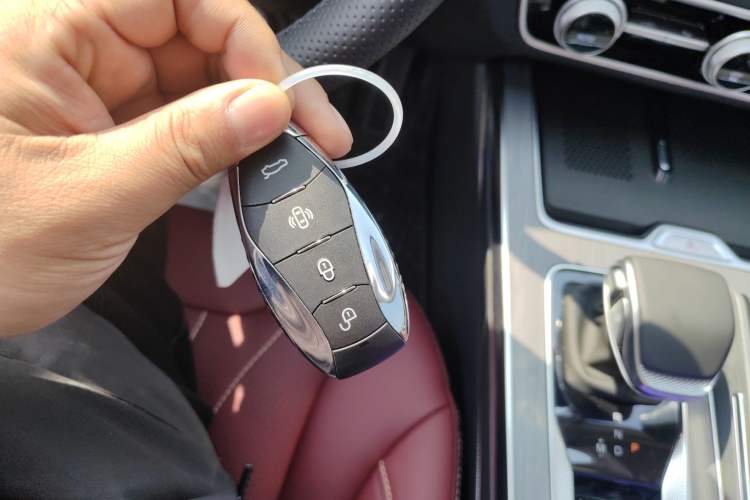 Used Hongqi HS5 2026 Model 2.0T Two-Wheel Drive Qi Yun Pro Edition
