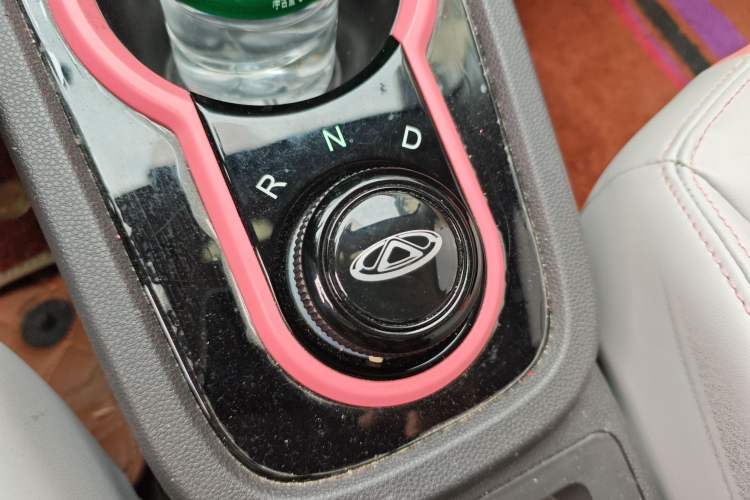 Used Chery QQ Little Ant 2022 Sweet Pink Edition Half-Sugar Version 3-Cell Lithium 30kW 301km Gear Lever