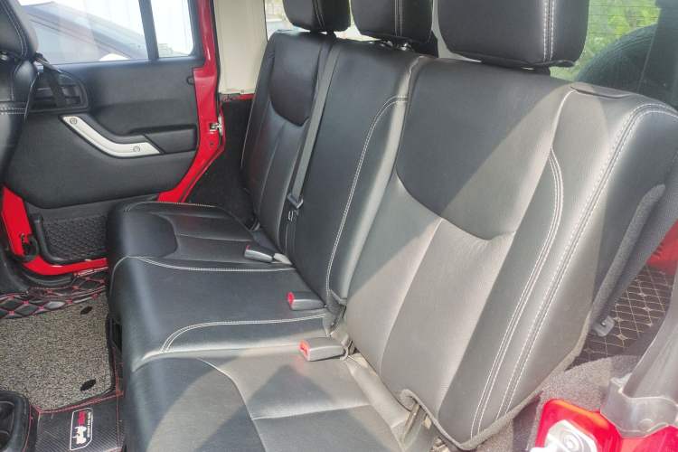 Used Jeep Wrangler 2017 3.6L Rubicon Four-Door Comfort Edition Left Rear Seat