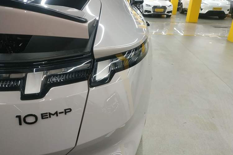 Used Lynk & Co 10 EM-P 2025 Model 240 Four-Wheel Drive Ultra Right Rear Taillight