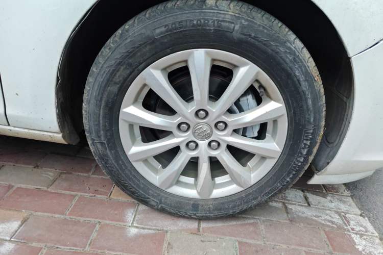 Used Buick GT 2013 GT 1.6L Automatic Fashion Edition Right Front Wheel Hub