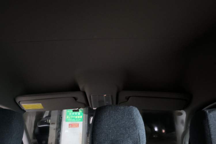 Used SAIC MAXUS Xintu V80 2023 2.0T Manual Classic Aoyuntong Short Wheelbase Mid-Roof 5/6-Seater