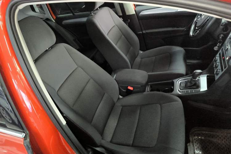 Used Volkswagen Golf Sportsvan 2016 230TSI Automatic Trend Edition Right Front Seat