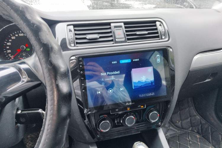 Used Volkswagen Sagitar 2015 230TSI Automatic Comfort Version Audio And AC Panel