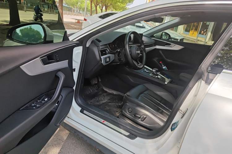 Used Audi A5 2019 Sportback 40 TFSI Fashion Model Driver Seat