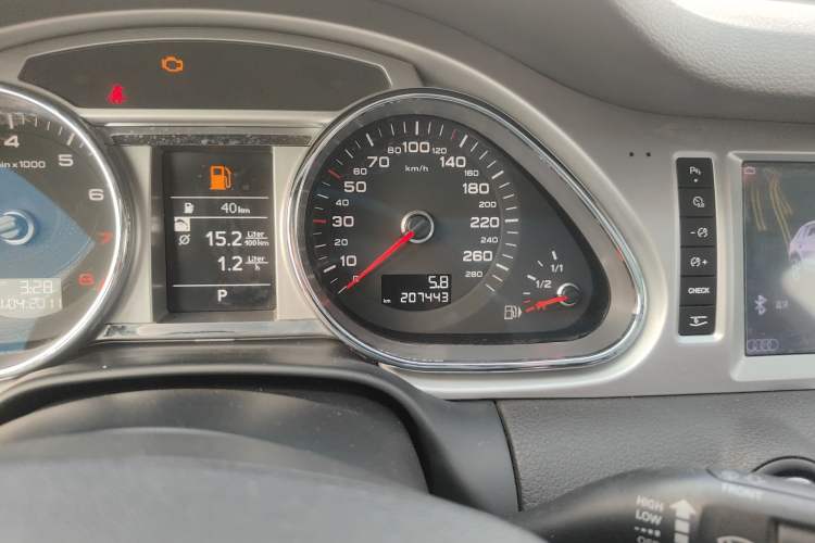 Used Audi Q7  Odometer Close Up