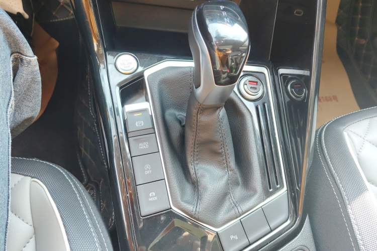 Used Volkswagen Tayron 2023 330TSI Two-Wheel-Drive Luxury Plus Advanced Version Gear Lever