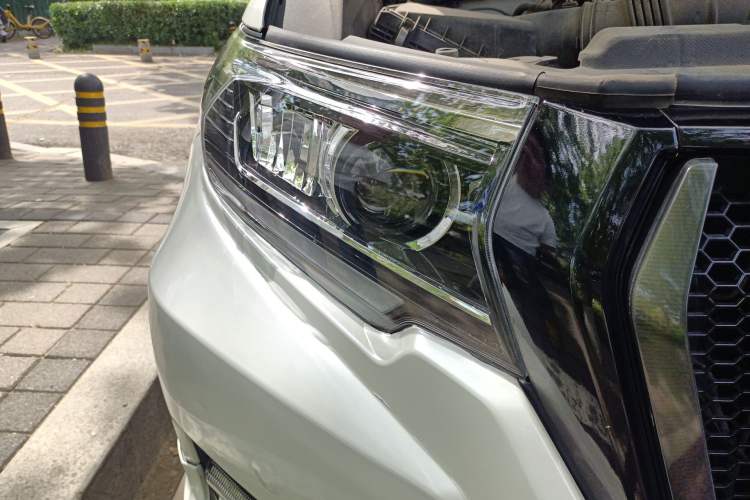 Used Toyota Prado  Right Front Headlight