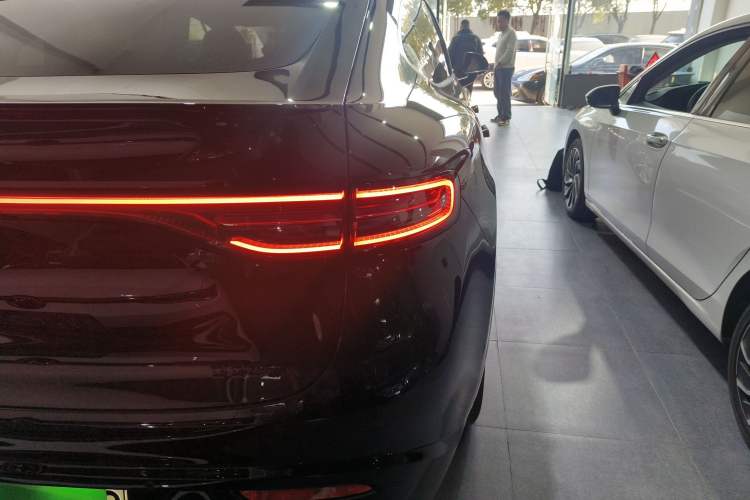 Used Hima Luxeed R7 2024 All-Electric 802 km Max