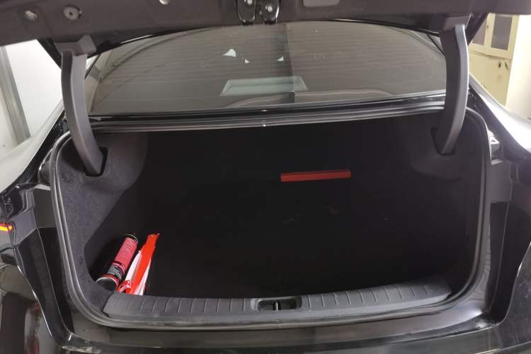 Used Nissan N7 2025 510 Pro Trunk