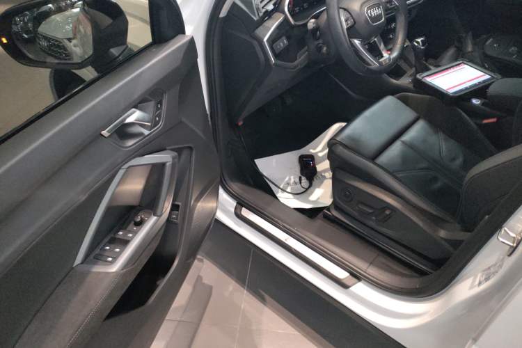 Used Audi Q3 Sportback 2023 35 TFSI Ambition (1.5T) Driver Seat