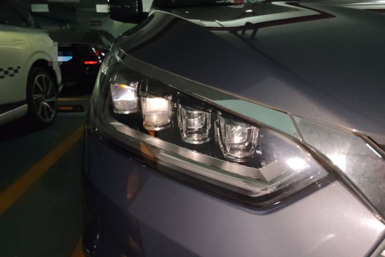 Used BYD Song New Energy 2019 Song DM 1.5TID Smart Connect Premium Model Right Front Headlight