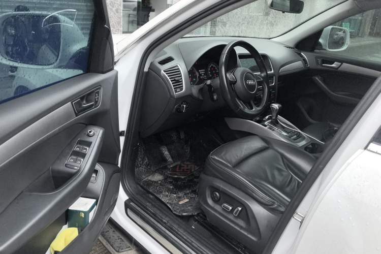 Used Audi Q5 2017 Plus 40 TFSI Ambition Model
