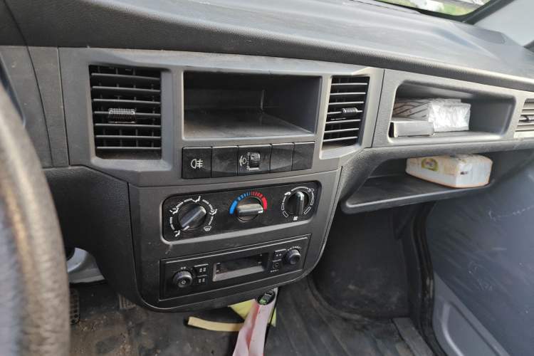 Used Wuling Zhiguang 2023 1.5L Utility Version with Enclosed Windows 2 Seats