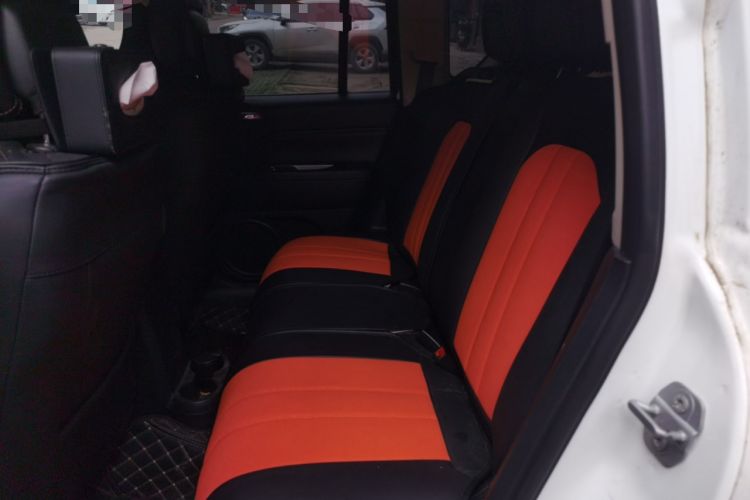 Used Jeep Compass 2014 2.4L four-wheel drive sport version Left Rear Seat