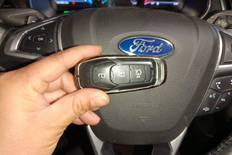 Used Ford Edge 2016 EcoBoost 245 Two-Wheel-Drive Titanium 7-Seater